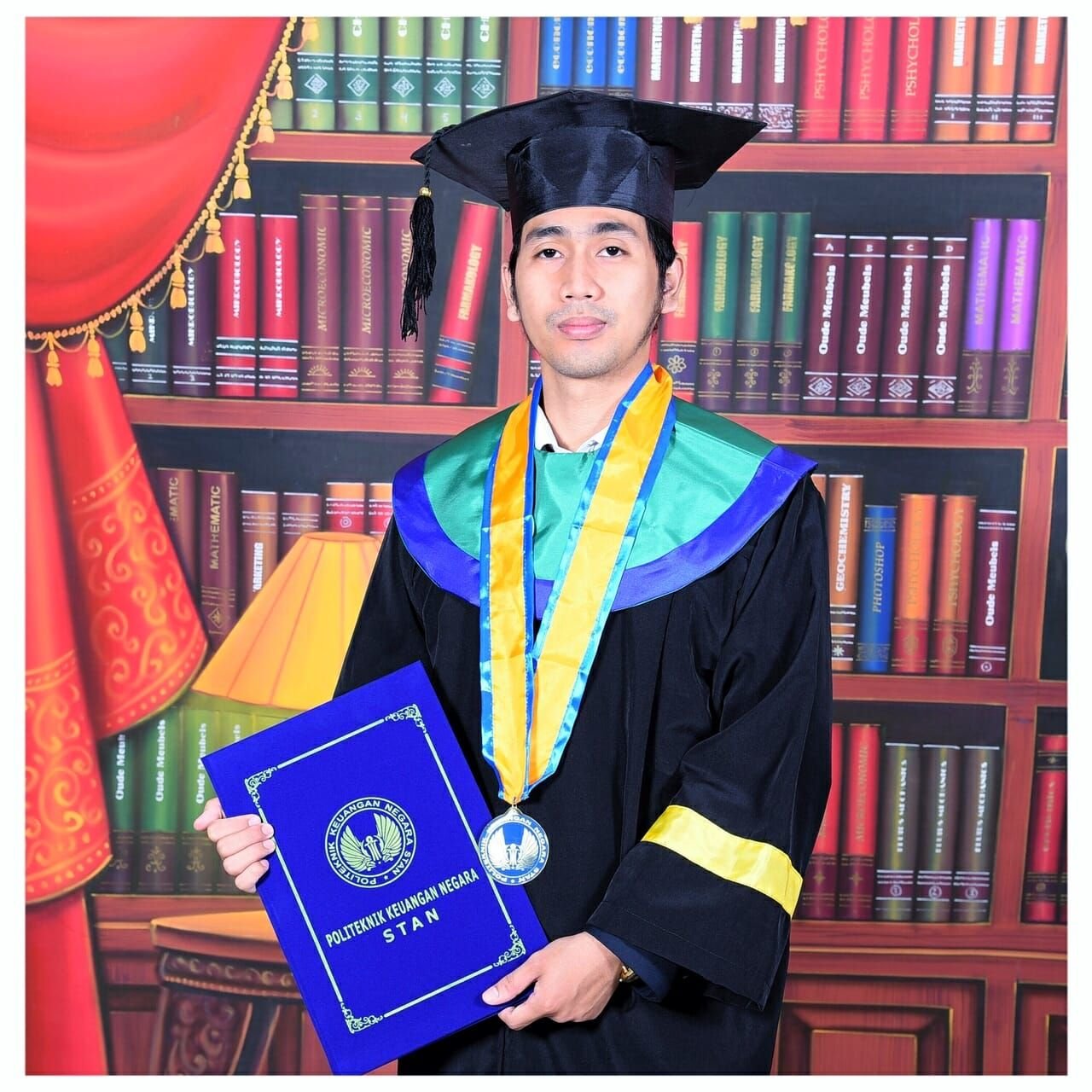 Dion Prayoga, pendiri Dionseven, saat wisuda PKN STAN